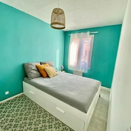 Grand Palais - 5 Bedroom House - 8 Beds Holiday home